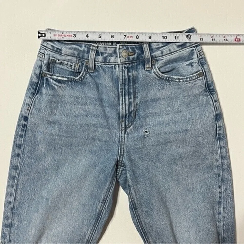American Eagle Mom Straight Jeans Womens 2 Light Wash Distressed High Rise Denim